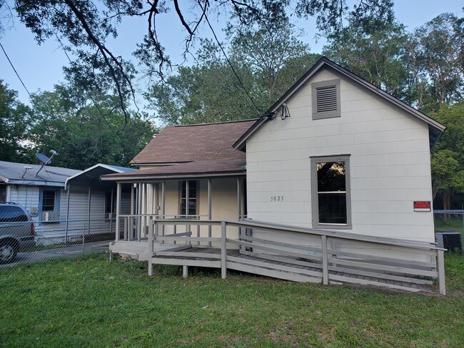 Building Photo - 5823 Paris Ave