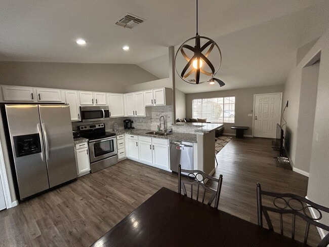 Building Photo - 14658 W Marcus Dr