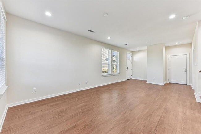 Building Photo - 17012 Marsh Wren Pass