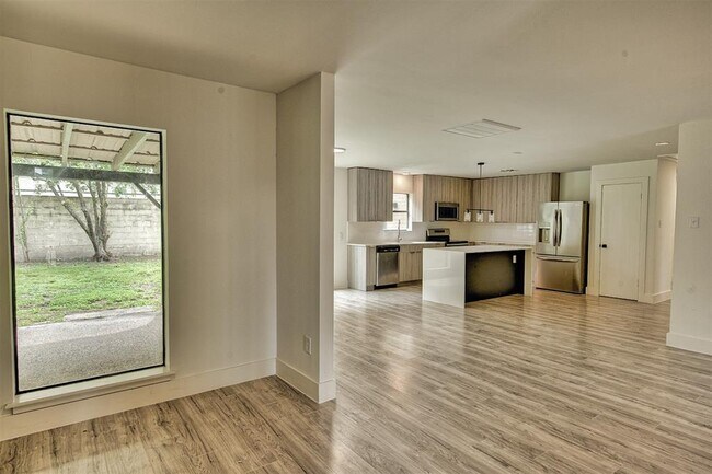 Building Photo - 15626 Whitewater Ln