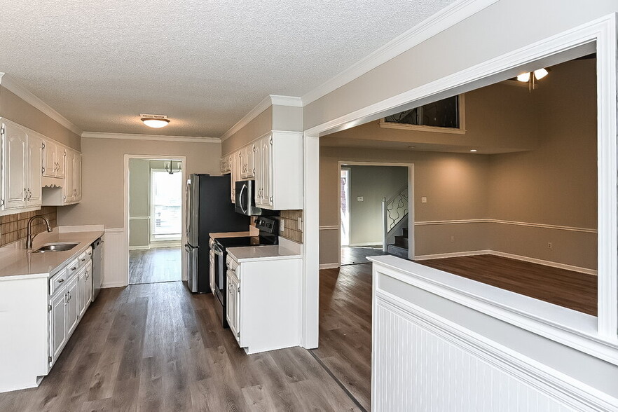 Building Photo - 8708 Rhonda Cir N