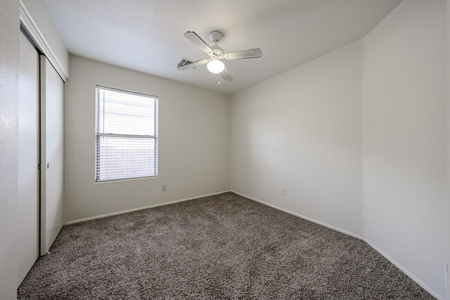 Building Photo - 12447 W El Nido Ln