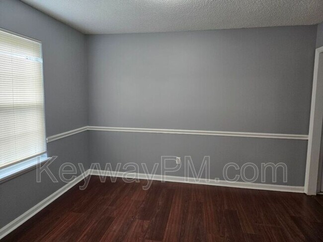 Building Photo - 2600 Carrington Dr