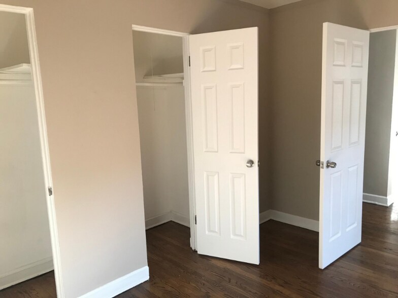 Building Photo - 7363 N Sheridan Rd