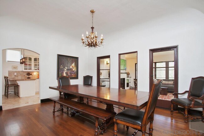 Building Photo - 815 Alameda Blvd