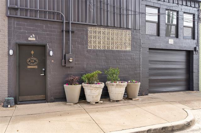 Building Photo - 306 S Walton St