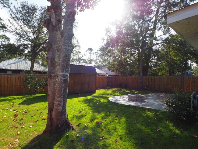 Building Photo - Gulf Shores Cottage close to park and schools!