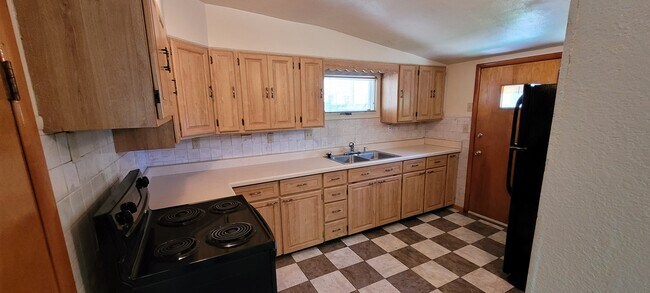 Building Photo - 5250 Cleghorn Canyon Rd
