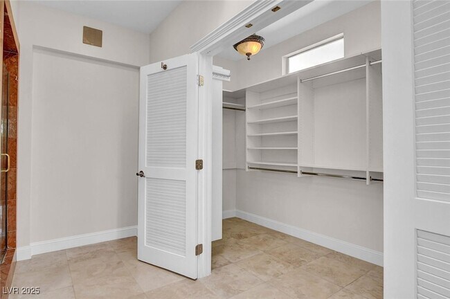 Building Photo - 9005 Opus Dr
