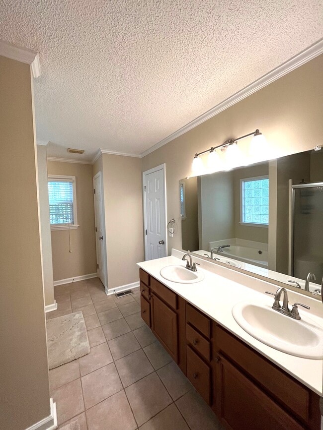 Building Photo - 763 Southwick Ave