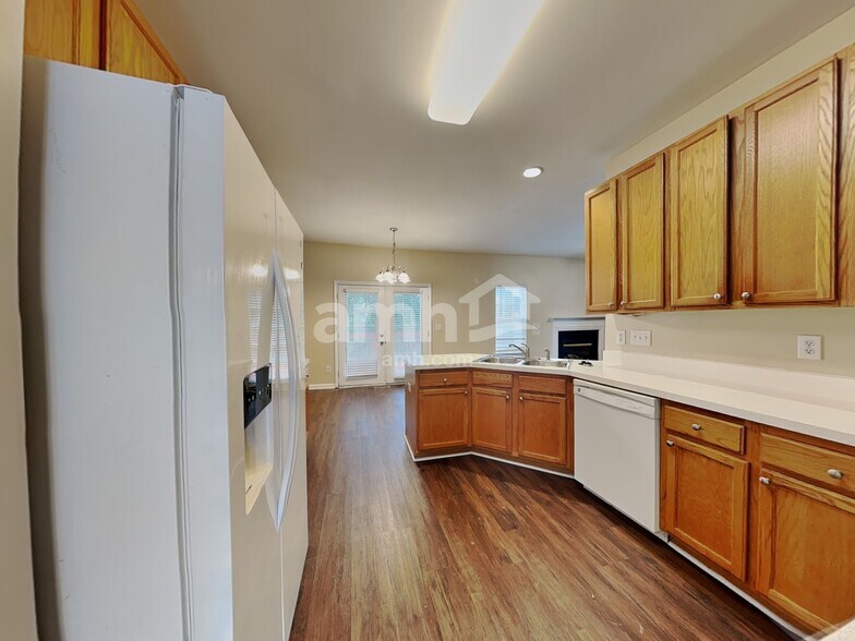 Building Photo - 612 Hanska Way