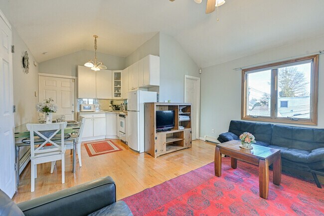 Building Photo - 35 Butternut Ln