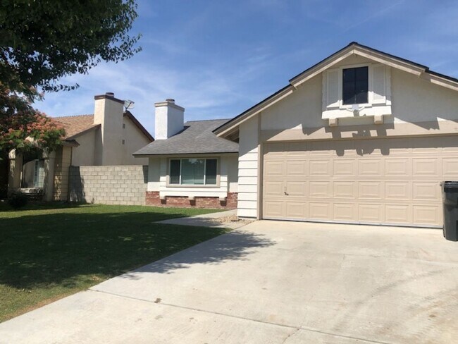 Building Photo - South Bakersfield Home