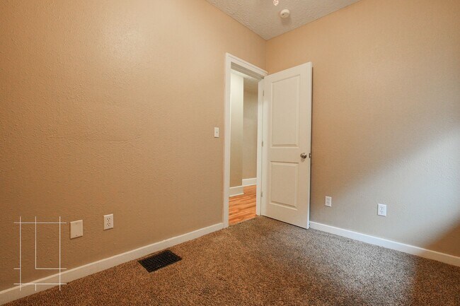 Building Photo - 1286 N 4th St