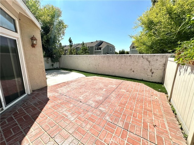Building Photo - 339 Deerfield Ave