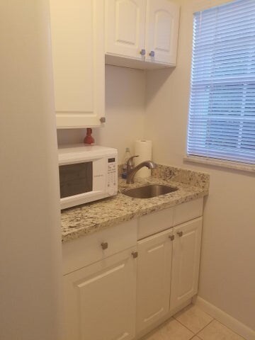 Building Photo - 181 NE Wavecrest Way