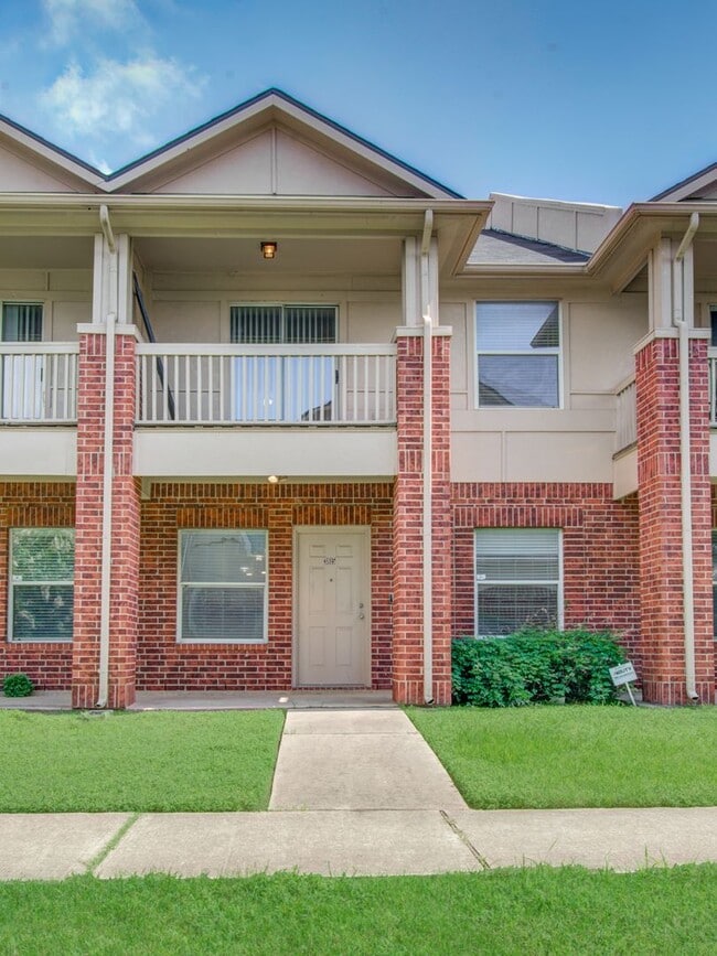 Building Photo - Affordable 3-Bedroom Townhome in Prime Missouri City Location