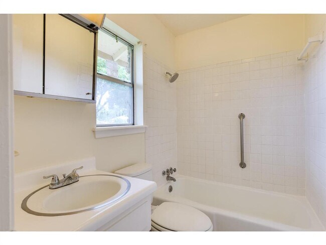 Building Photo - 3406 Norwood Hill Rd