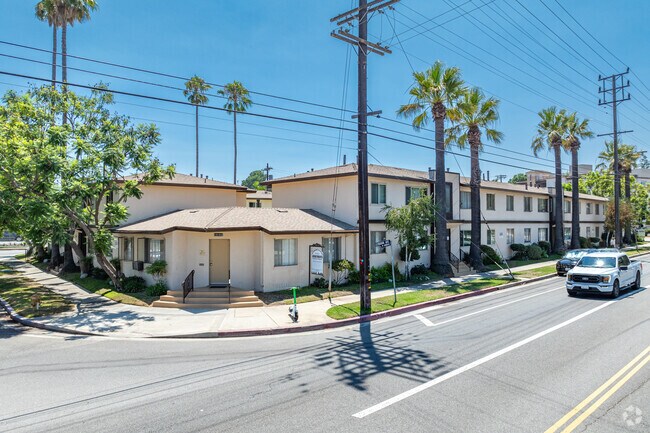 Primary Photo - Toluca Apartments