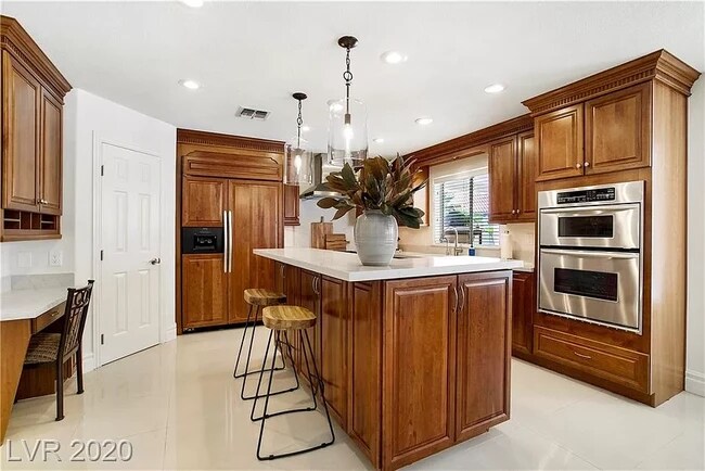 Building Photo - 7777 Willow Cove Cir