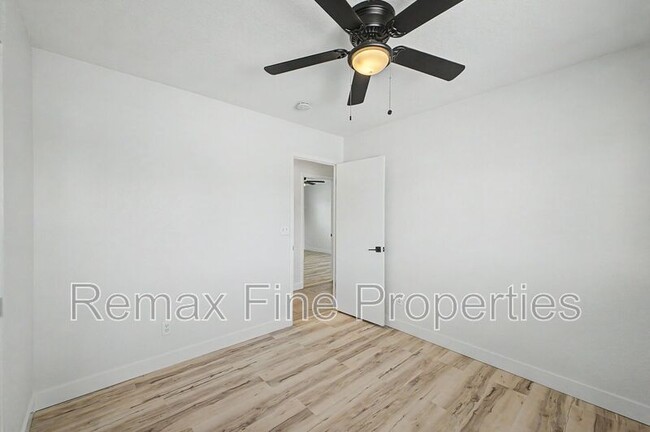 Building Photo - 6332 N Granite Reef Rd
