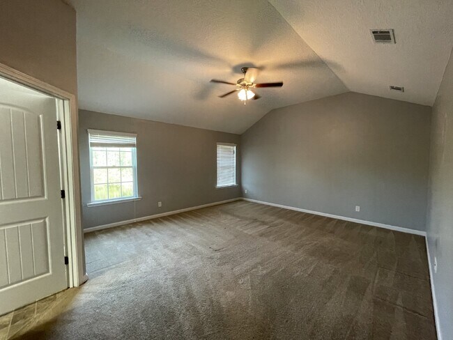 Building Photo - Home For Rent