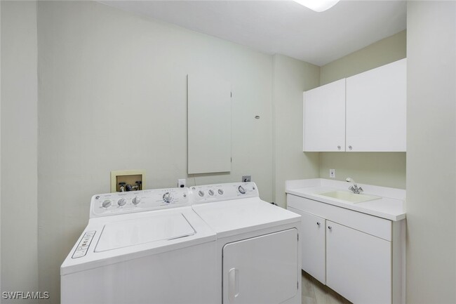 Building Photo - 4801 Island Pond Ct