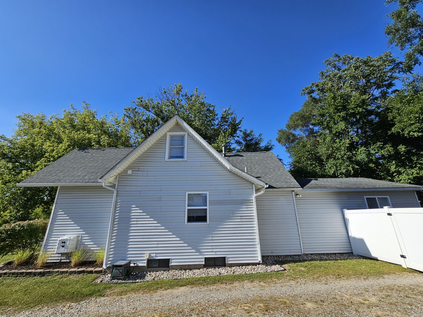 Side driveway - 207 S East St
