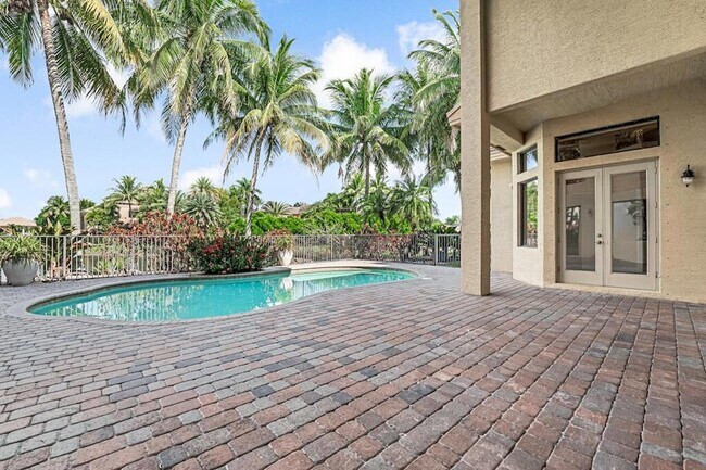 Building Photo - 10513 Versailles Blvd