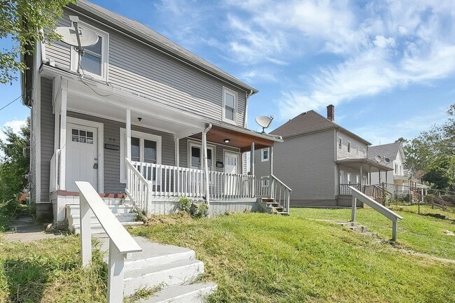 Building Photo - Newly Updated 2 Bedroom Home – Bright, Mod...