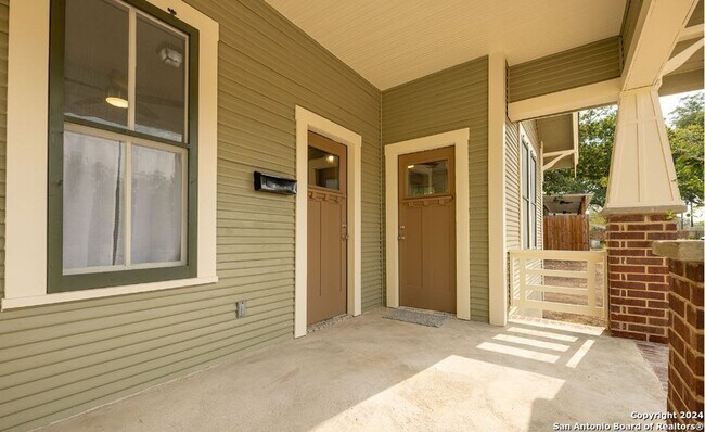 Building Photo - Hill Country Retreat