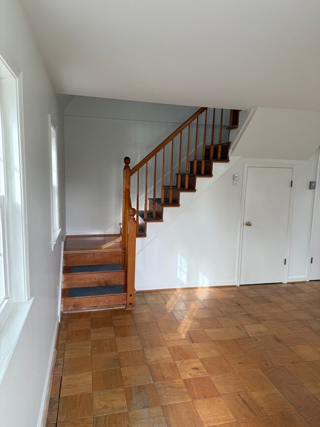 Building Photo - 197 Main St