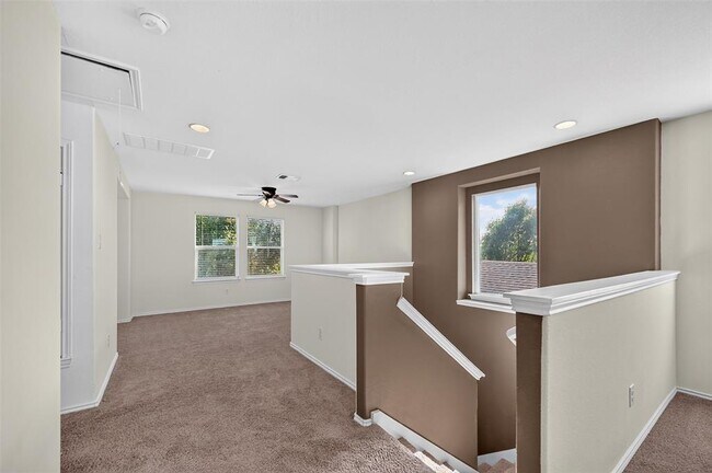Building Photo - 1049 Clove Hitch Dr