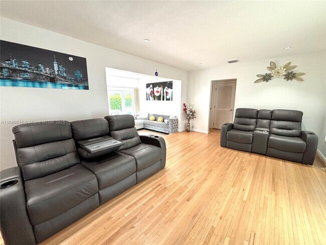 Building Photo - 13101 NW Miami Ct
