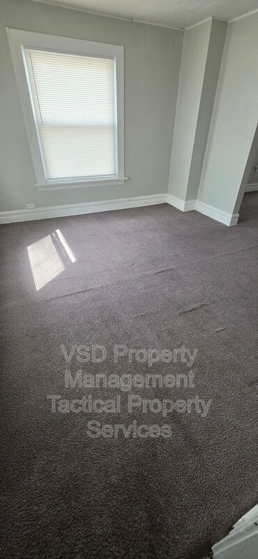 Building Photo - 8204 Vineyard Ave