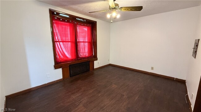 Building Photo - 987 Boone St