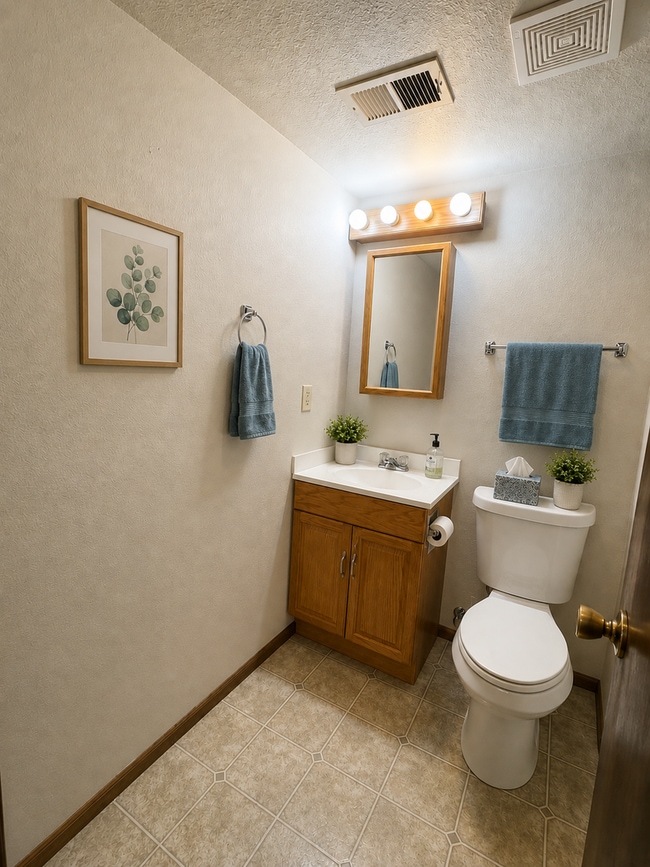 Building Photo - 4045 Dogwood Ct