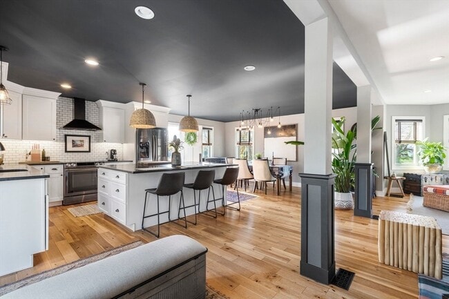 Building Photo - 119 Sycamore St