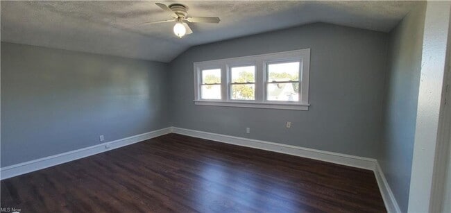 Building Photo - Beautiful CLE 4 bed/2 bath  - Available NOW!
