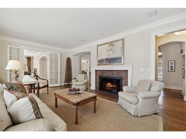 Building Photo - 2810 W Lake of the Isles Pkwy