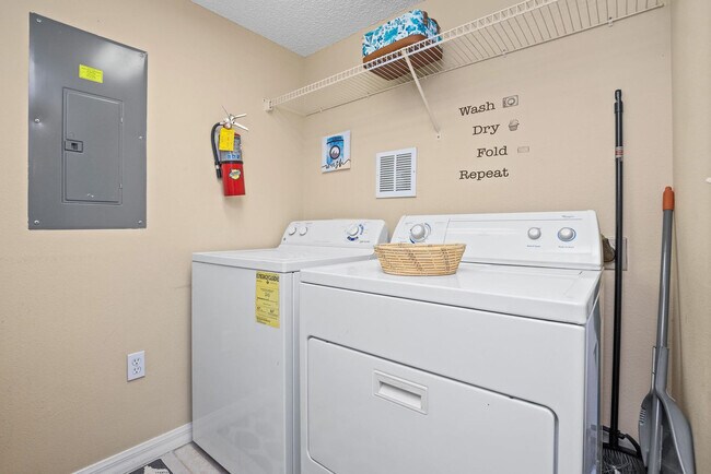 Building Photo - 127 Pompano Beach Dr