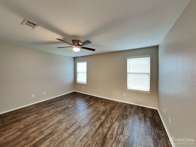 Building Photo - 9025 Puerto Vista Dr