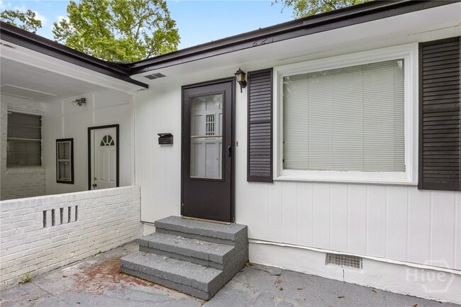 Building Photo - 821 W 51st St