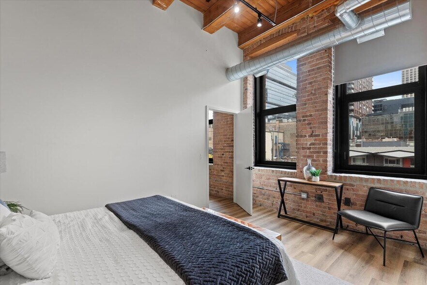 Building Photo - 153 W Ohio St