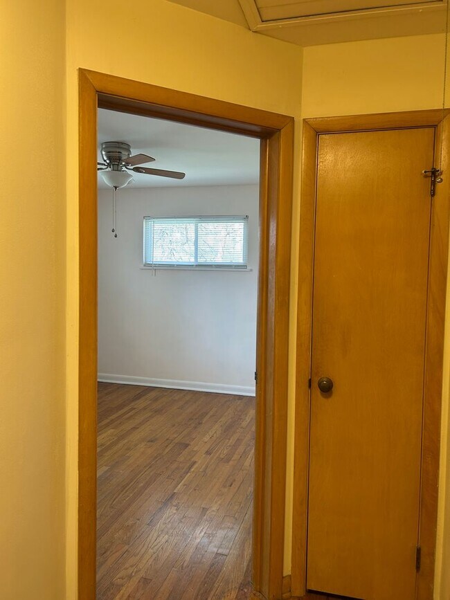 Building Photo - Brick Ranch for Rent in Highland  HTS close to the freeway