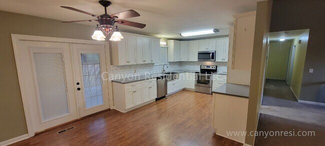 Building Photo - Recently Renovated!!Beautiful 4BR home.