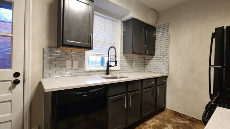 Primary Photo - 1019 Sanford Ave