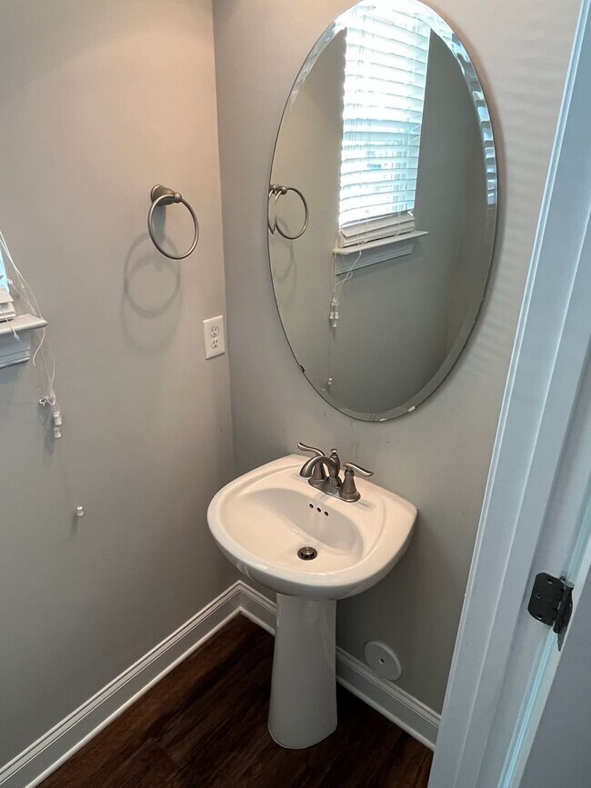 Building Photo - Rare 3 Bedroom townhome between Harrisburg...