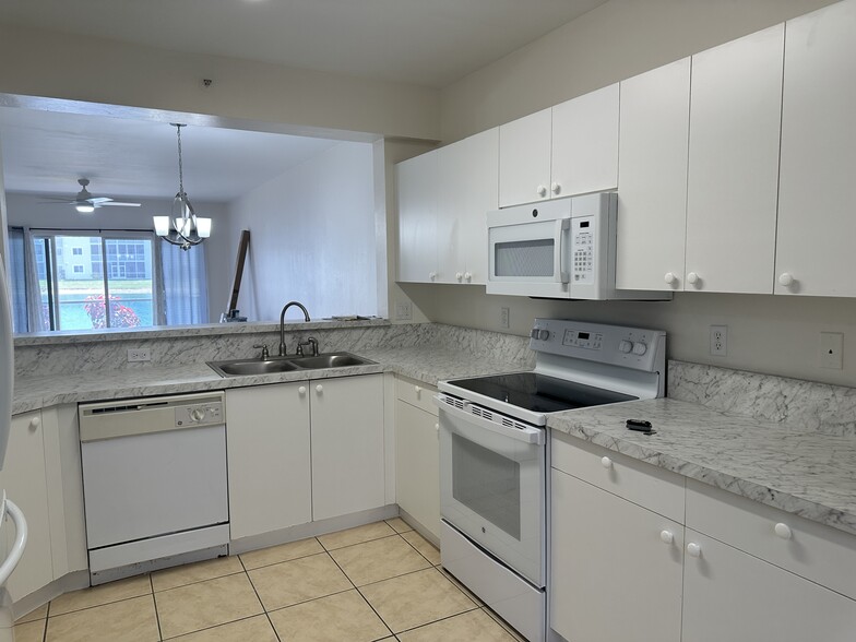 Building Photo - 7818 Great Heron Way