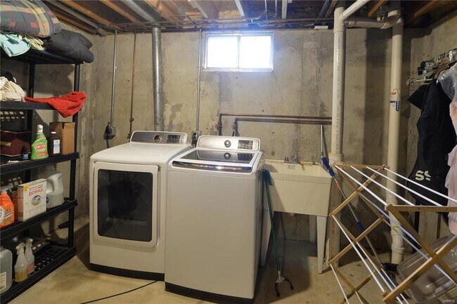 Building Photo - 1306 S Geyer Rd